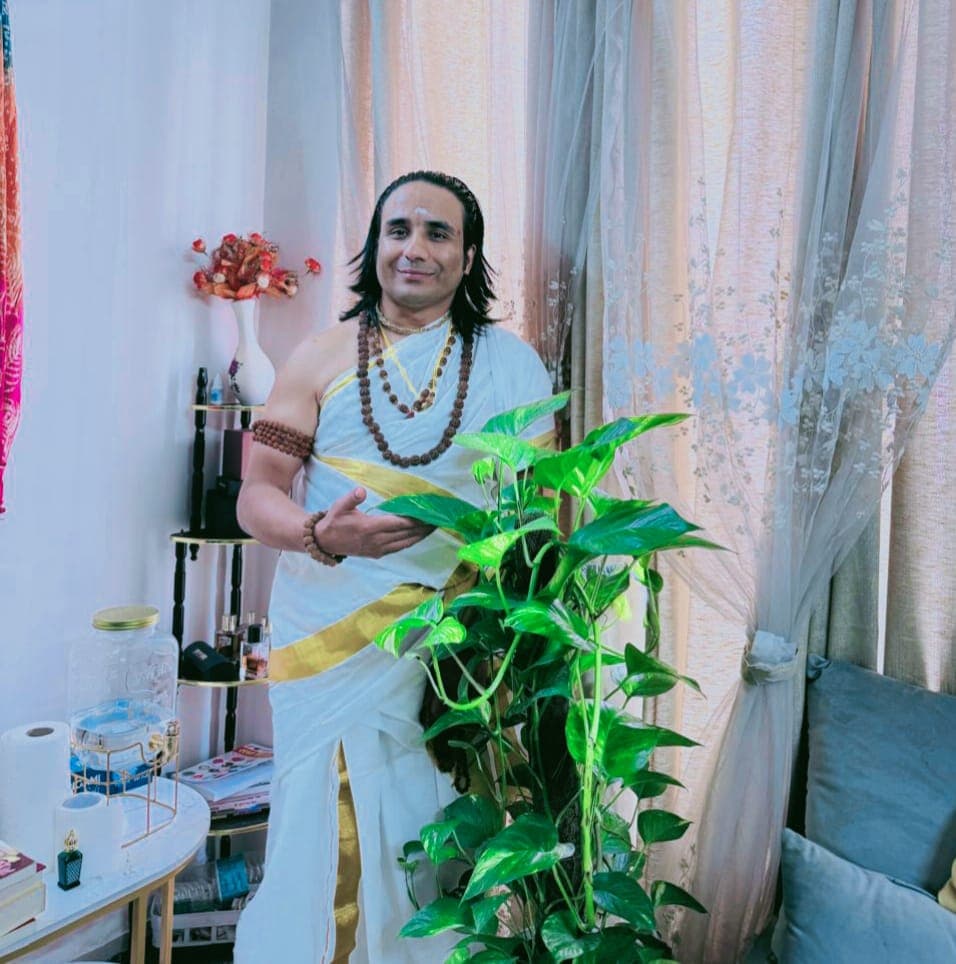 Acharya Upkara — face reading